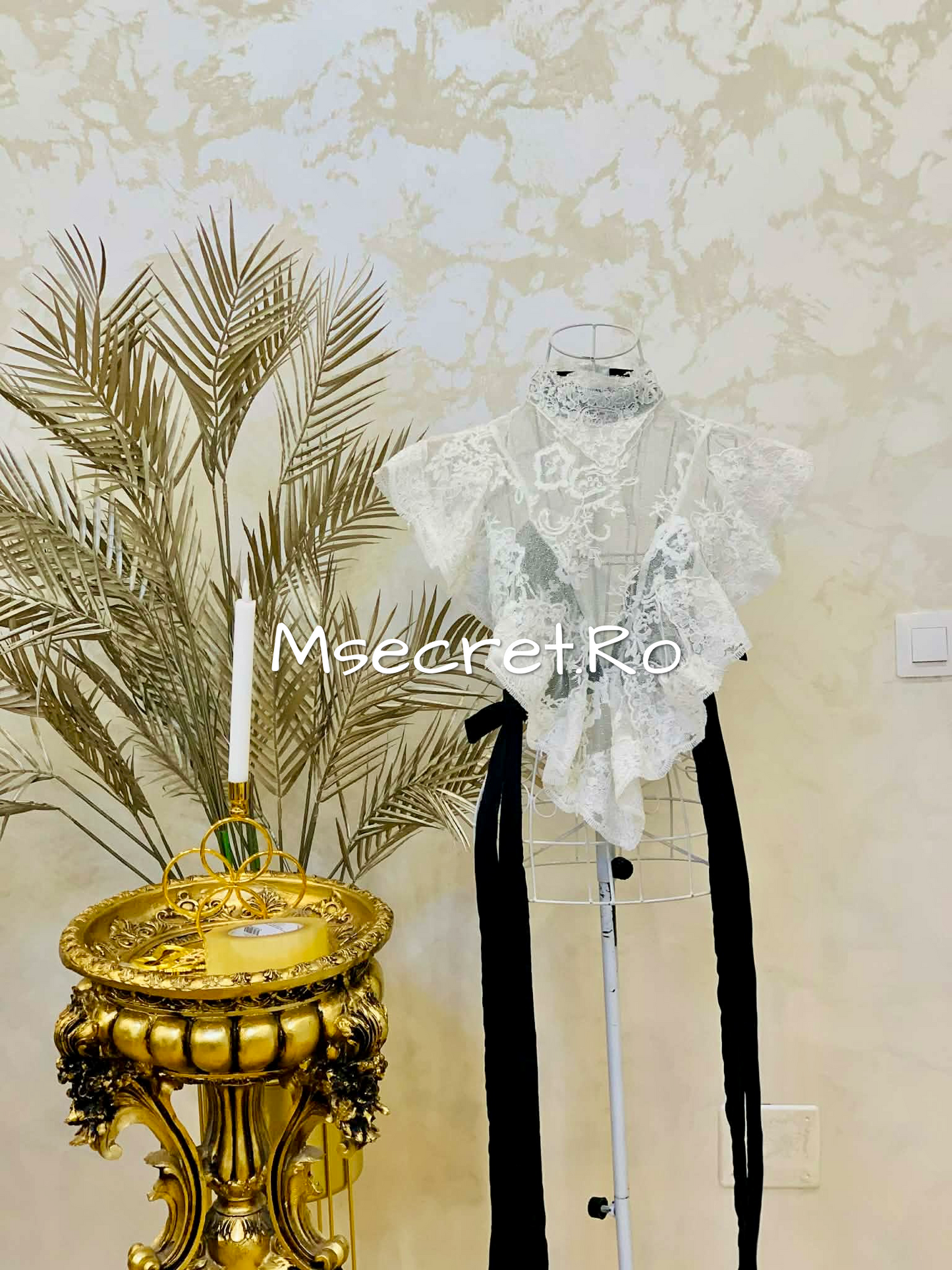 Compleu din dantela cu fusta si top