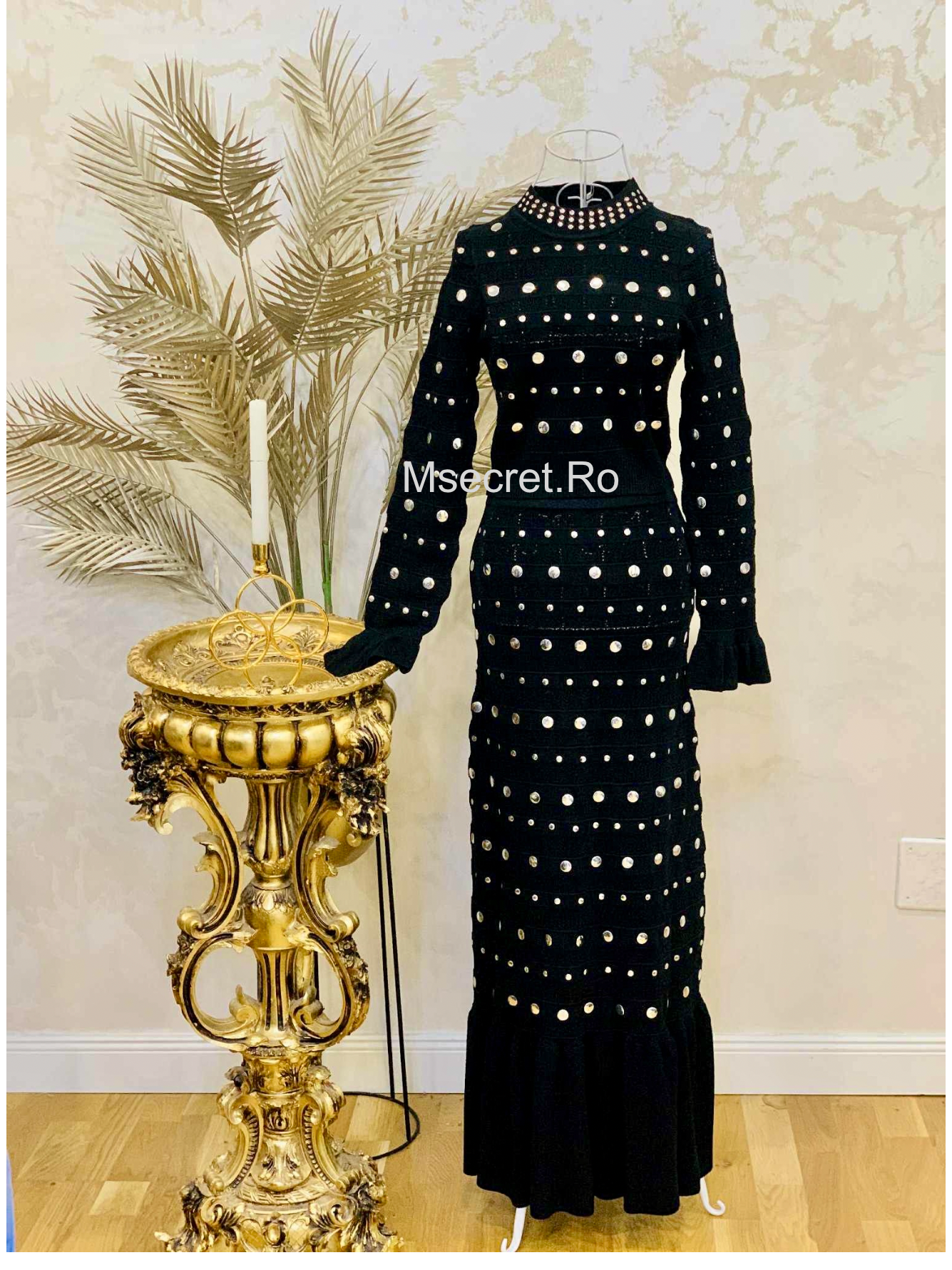 Compleu negru elegant cu aplicații metalice