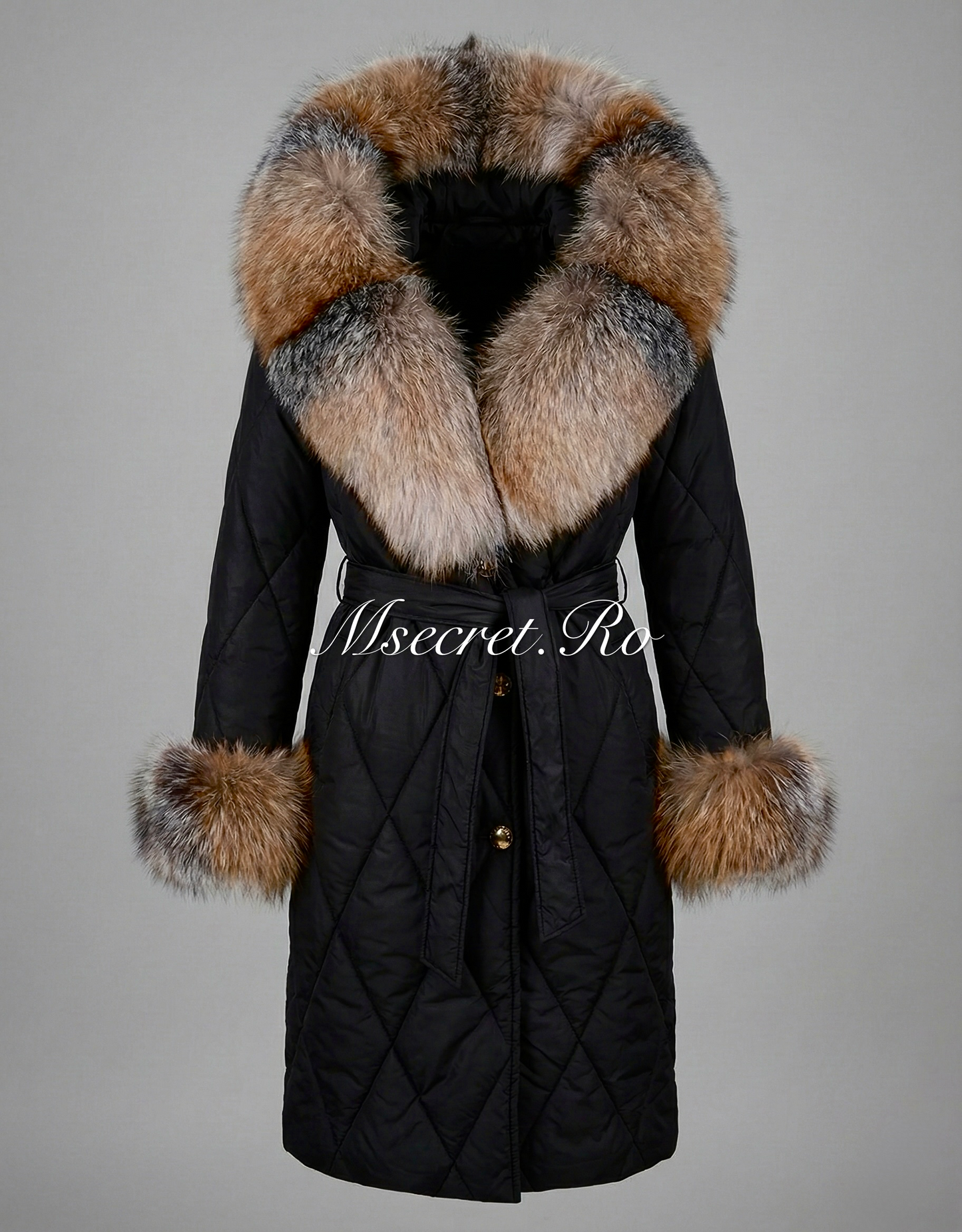 Geaca neagra imperbeabila cu blana naturala