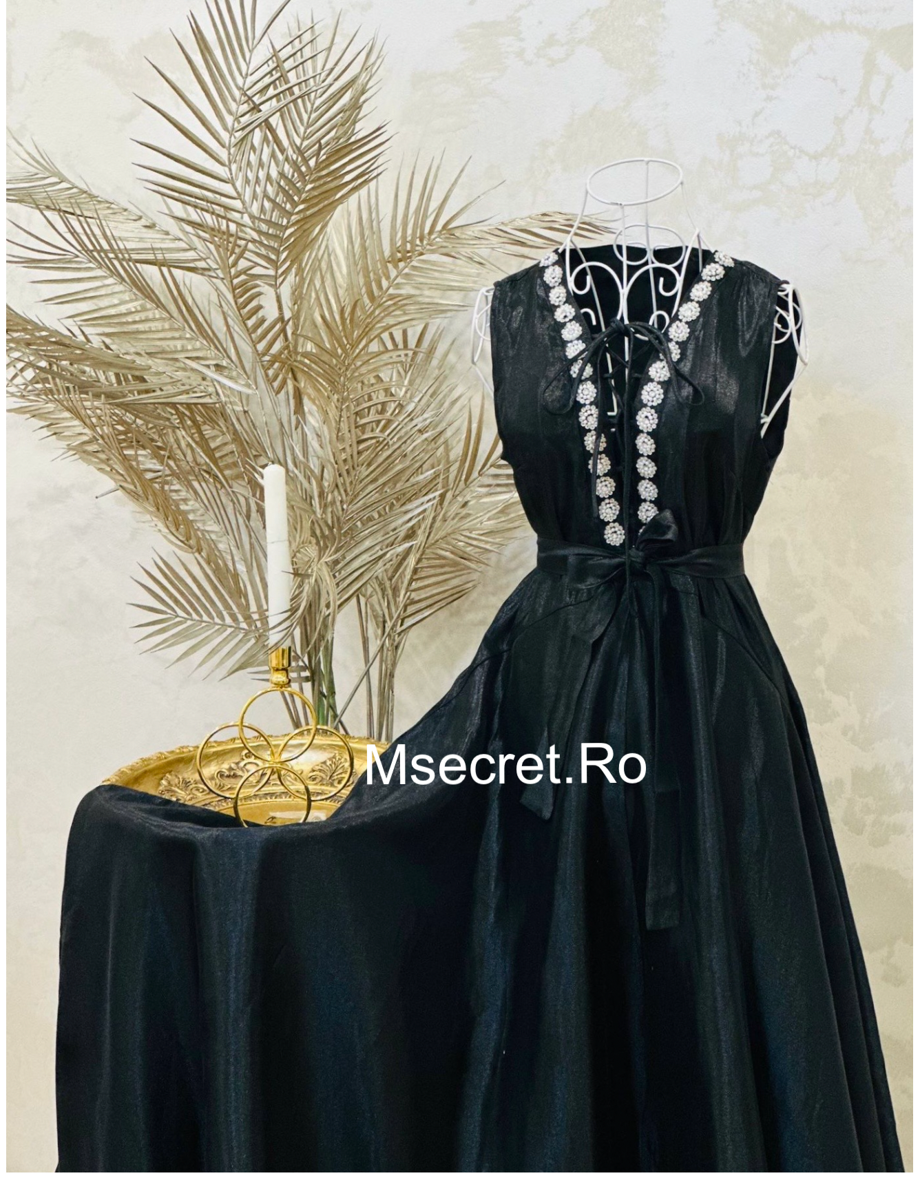 Rochie neagra cu pietre