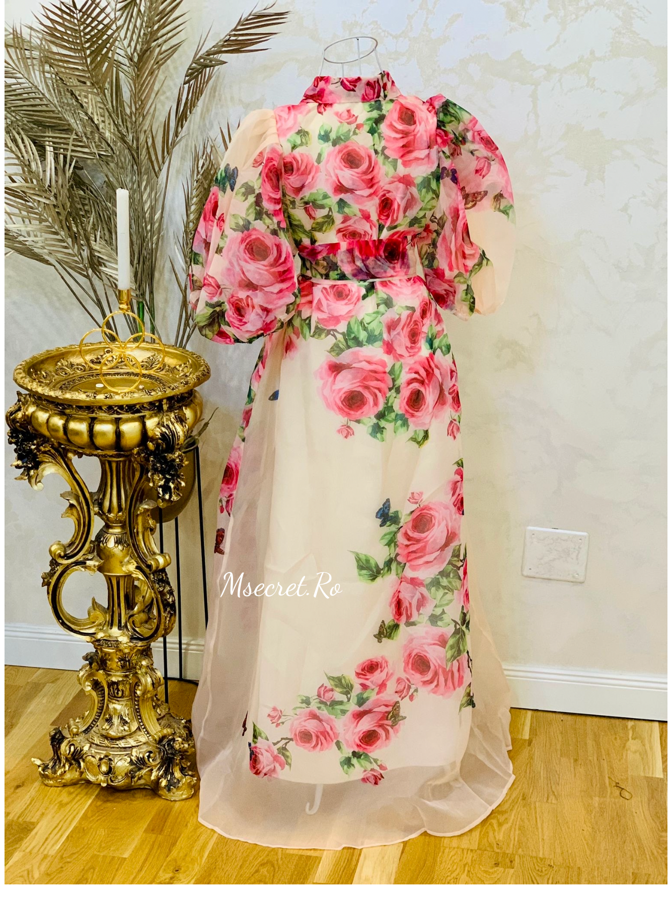 Rochie lunga cu trandafiri si nasturi perla