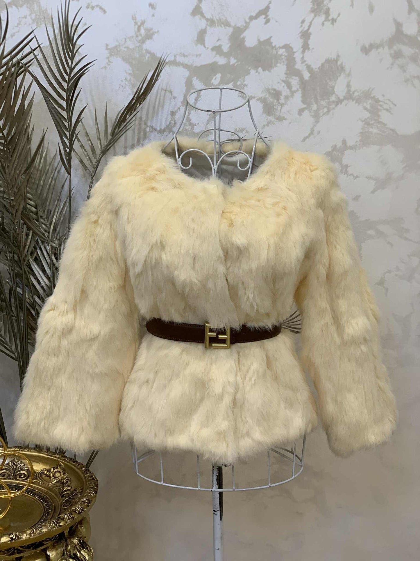 Haina din blana naturala de iepure bej