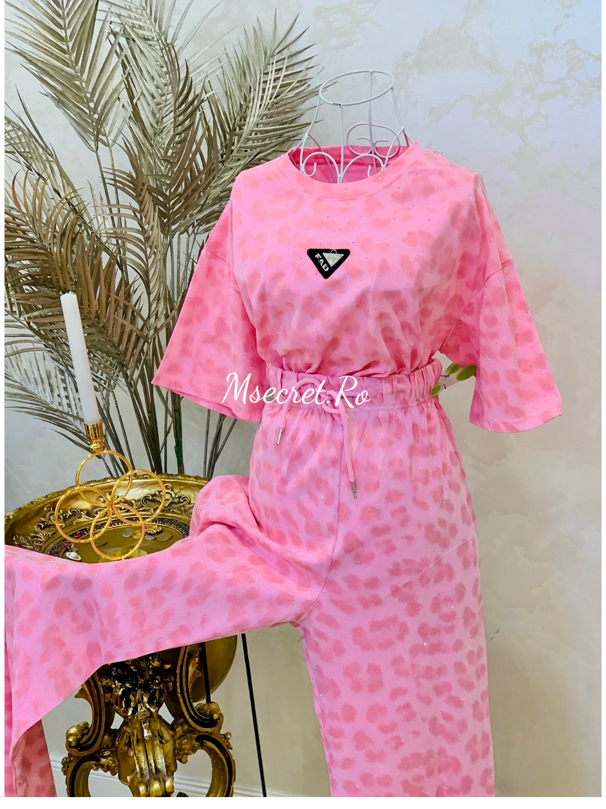 Compleu roz din bumbac format din tricou si pantaloni lungi