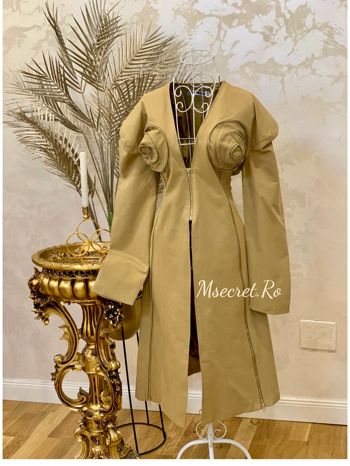 Rochie- Trench superb bej cu trandafiri