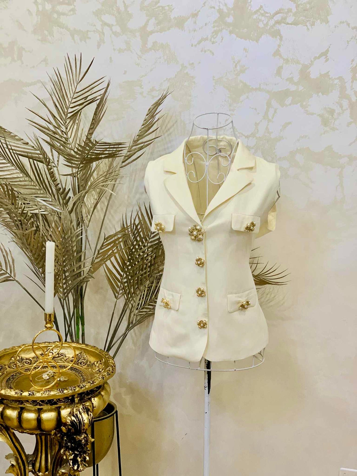 Vesta ivory cu nasturi bijuterie