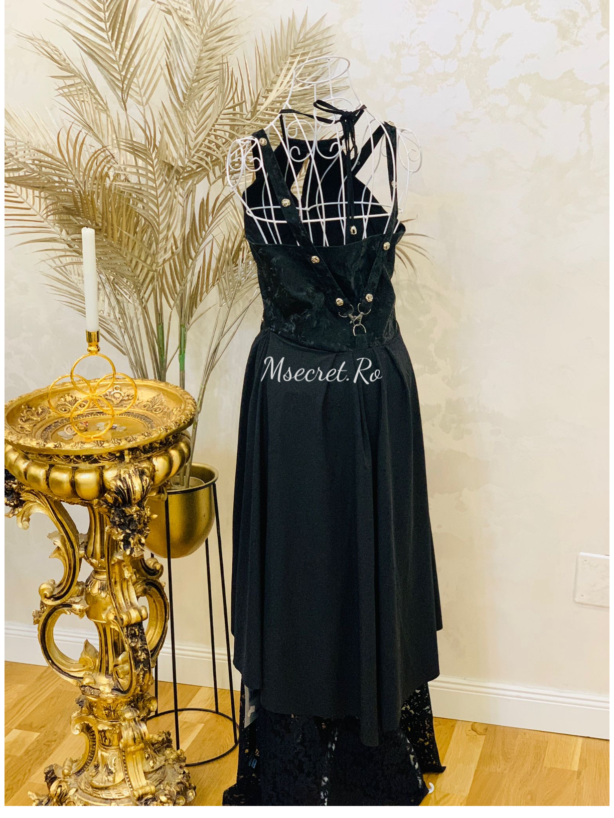 Rochie neagra cu dantela si catarame