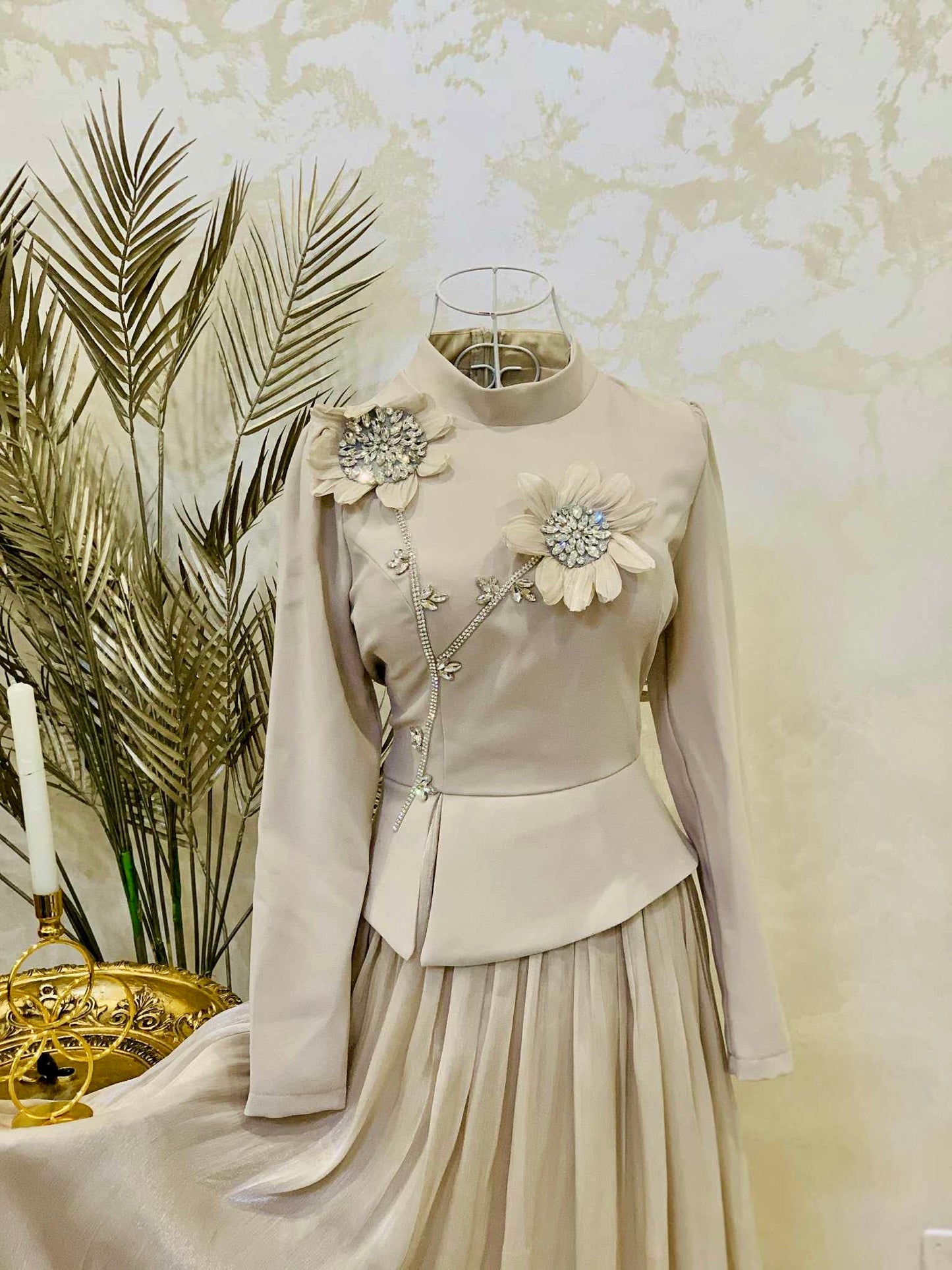 Rochie lunga bej cu cristale