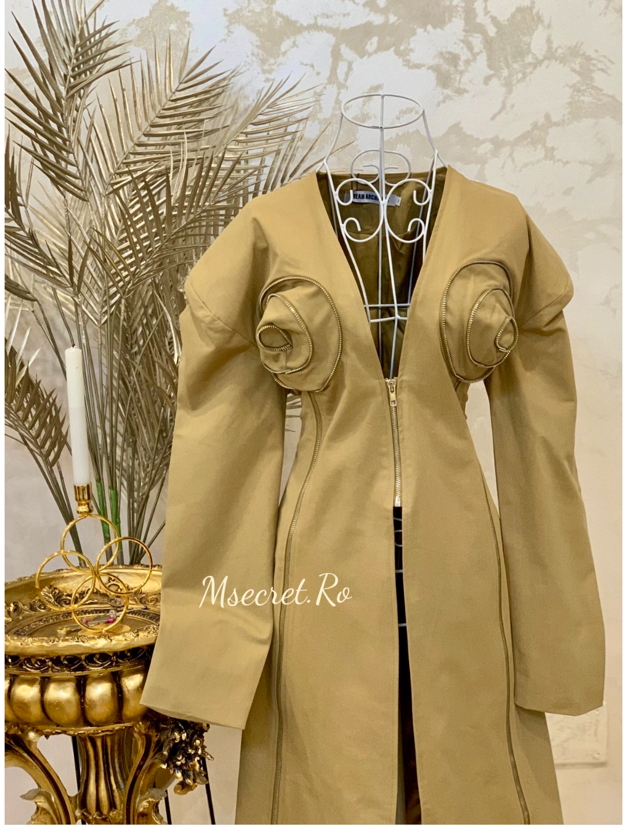 Rochie- Trench superb bej cu trandafiri