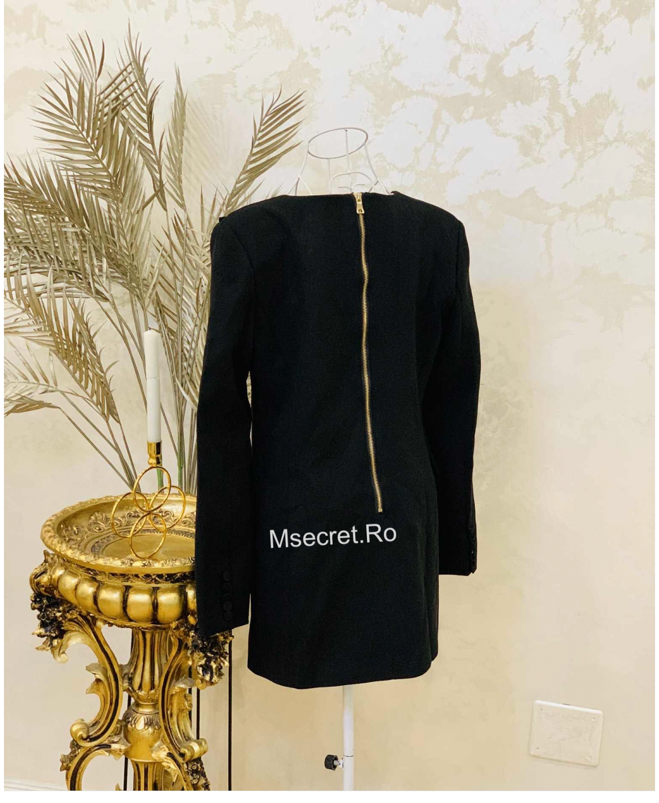 Rochie scurta neagra cu detalii aurii