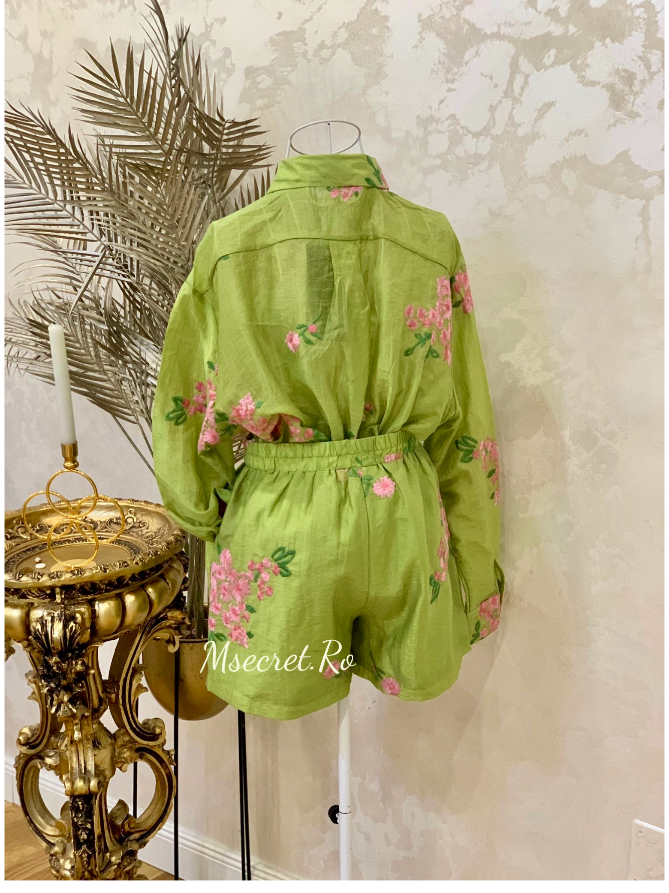 Compleu verde cu pantaloni scurti