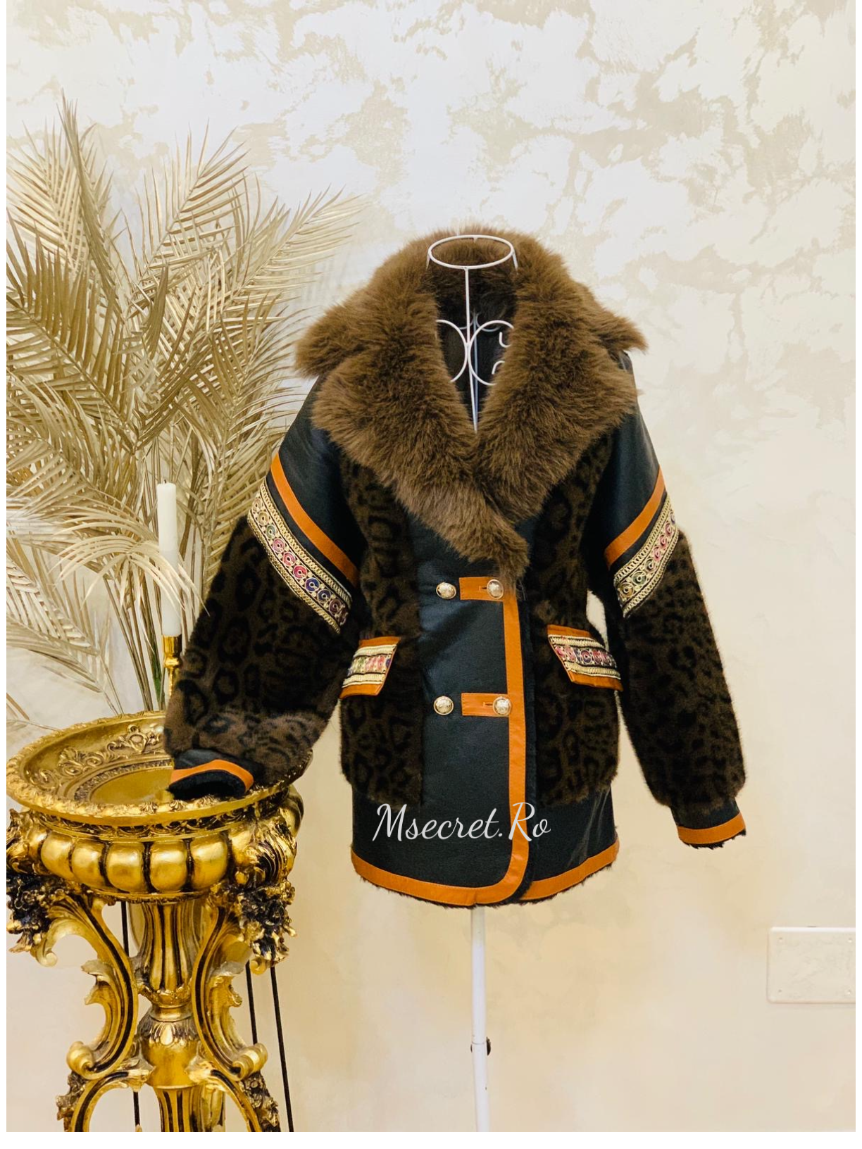 Haina de blana cu modele tradiționale