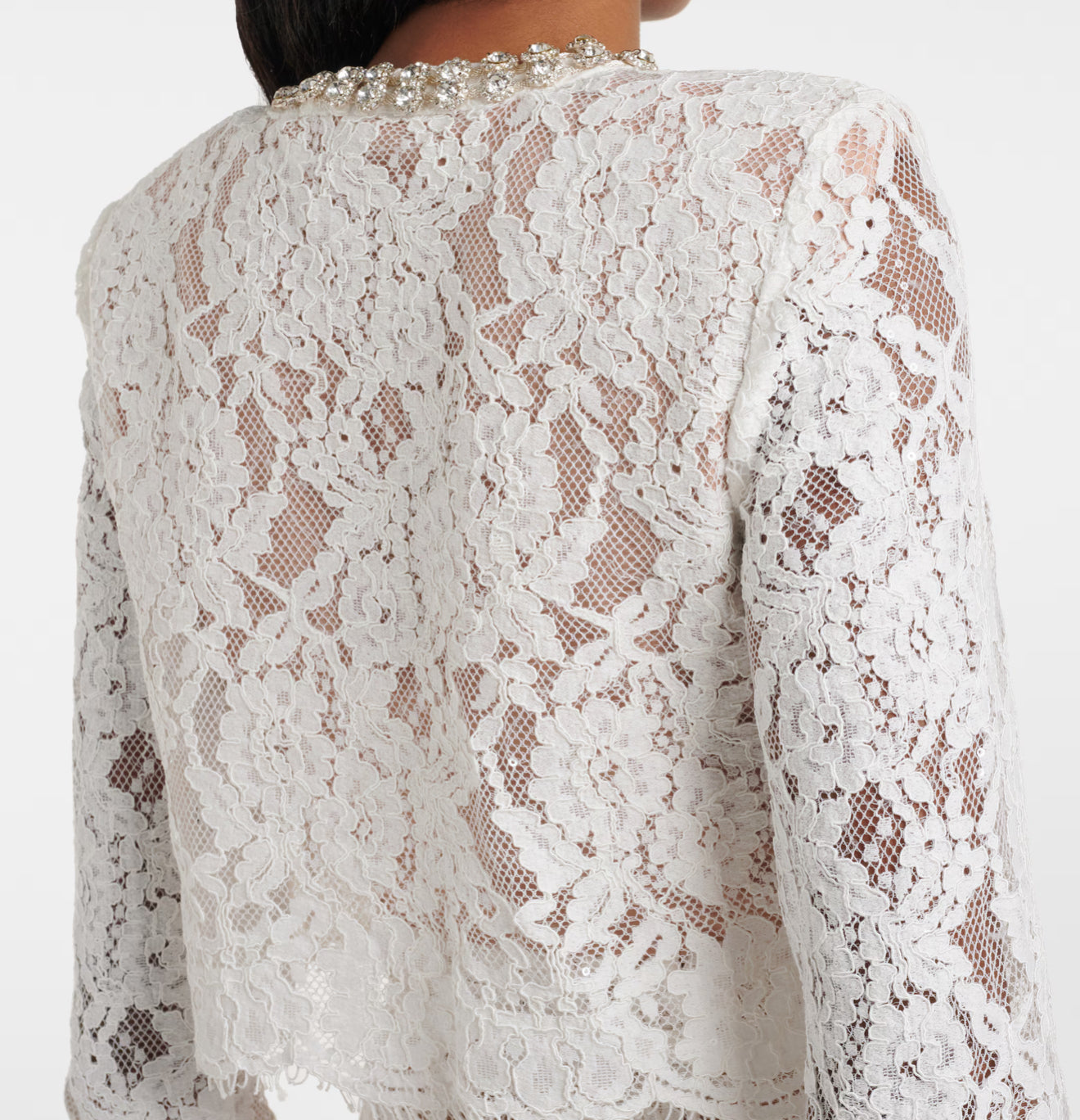 Compleu alb din dantelă cu nasturi bijuterie