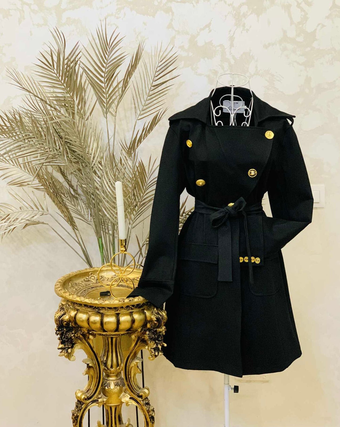 Trebch rochie cu detalii aurii