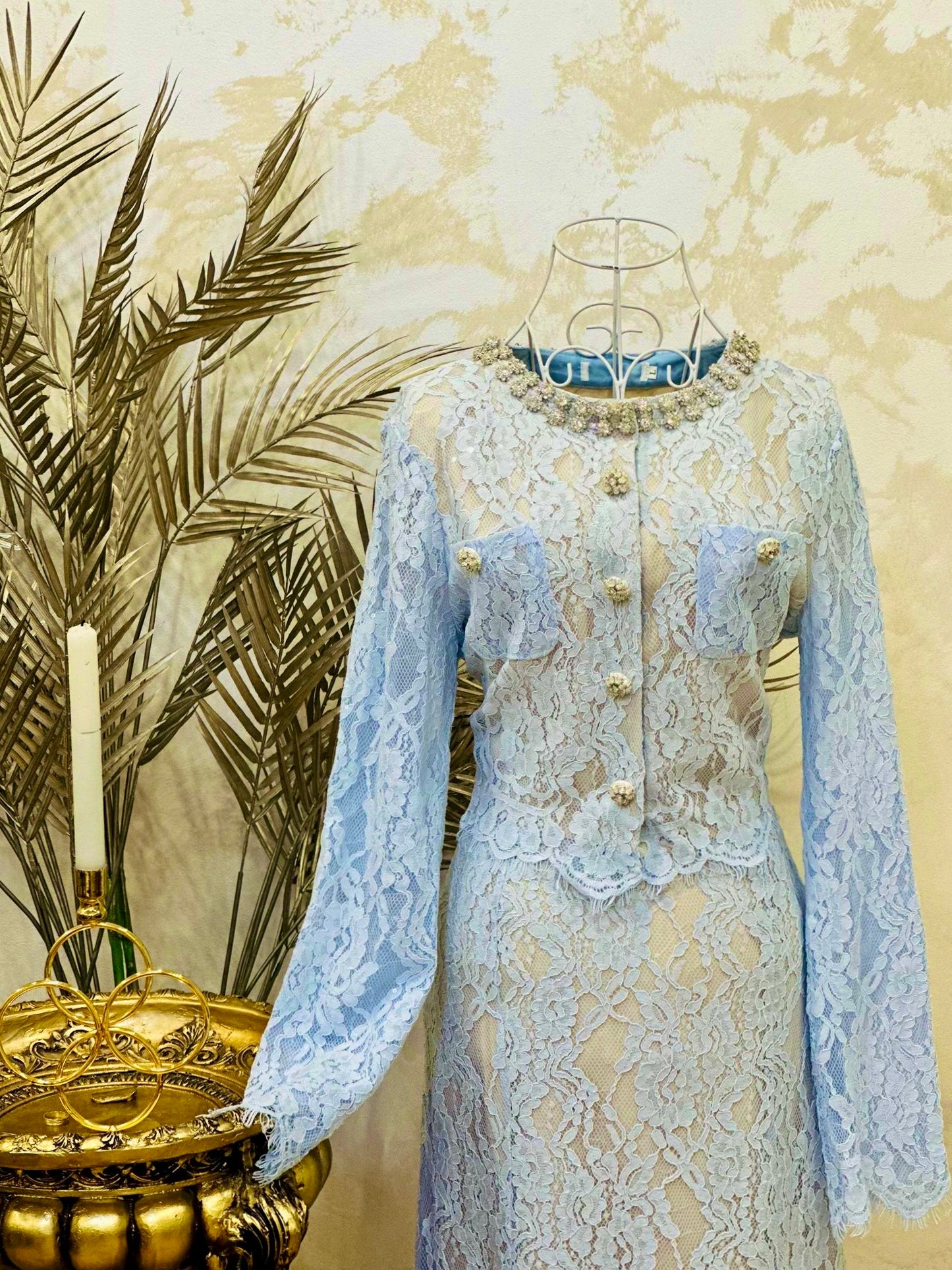 Compleu blue din dantelă cu nasturi bijuterie