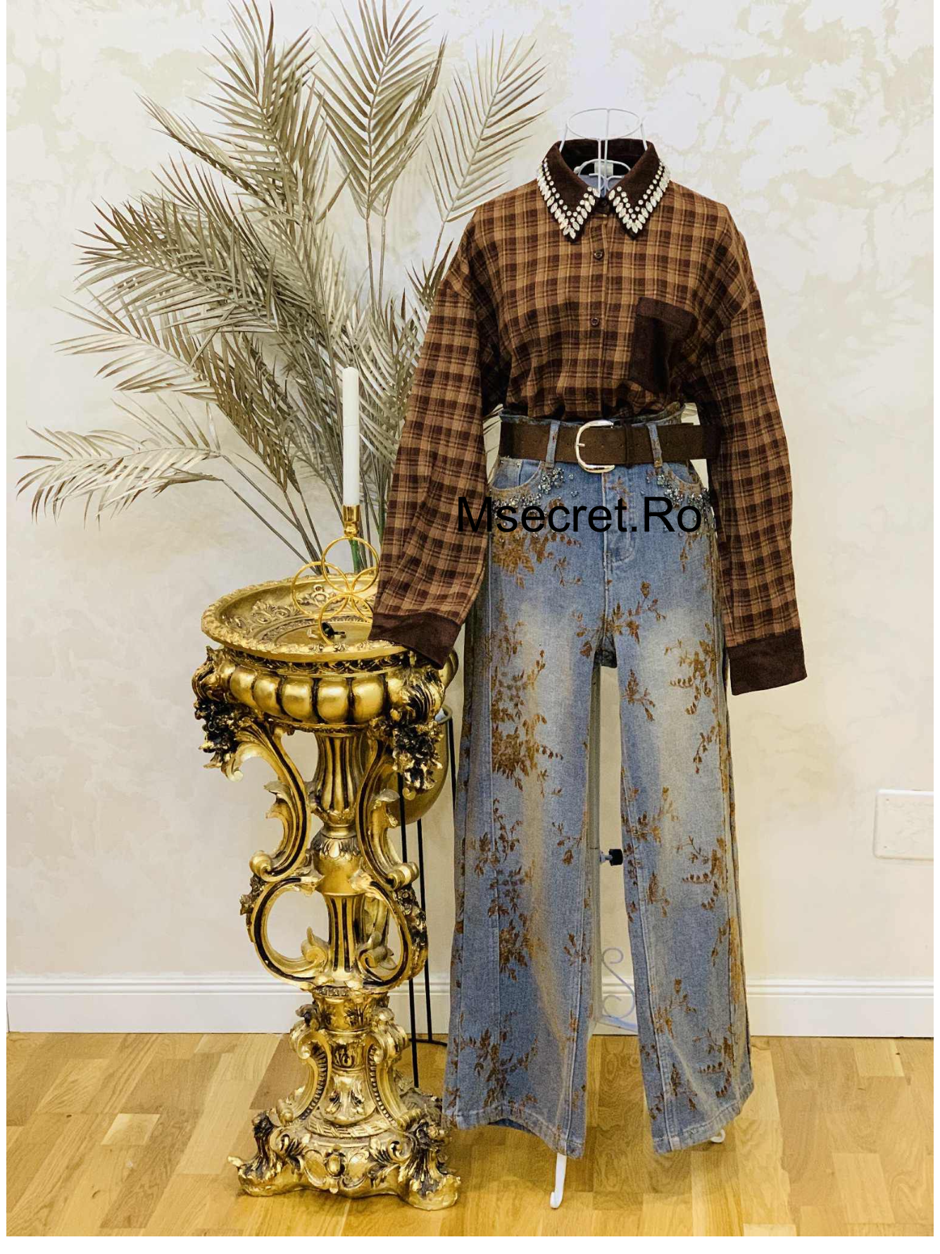 Blugi cu pietre si model