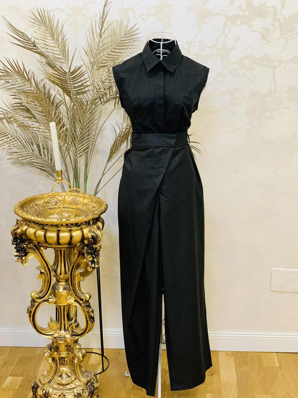 Pantaloni negri moderni
