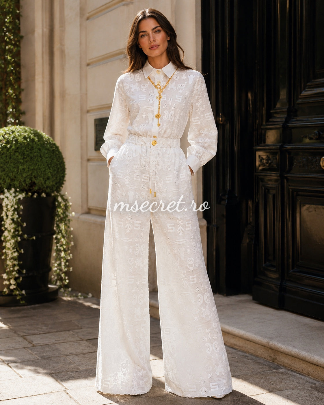 Compleu alb cu broderie camasa si pantaloni palazzo