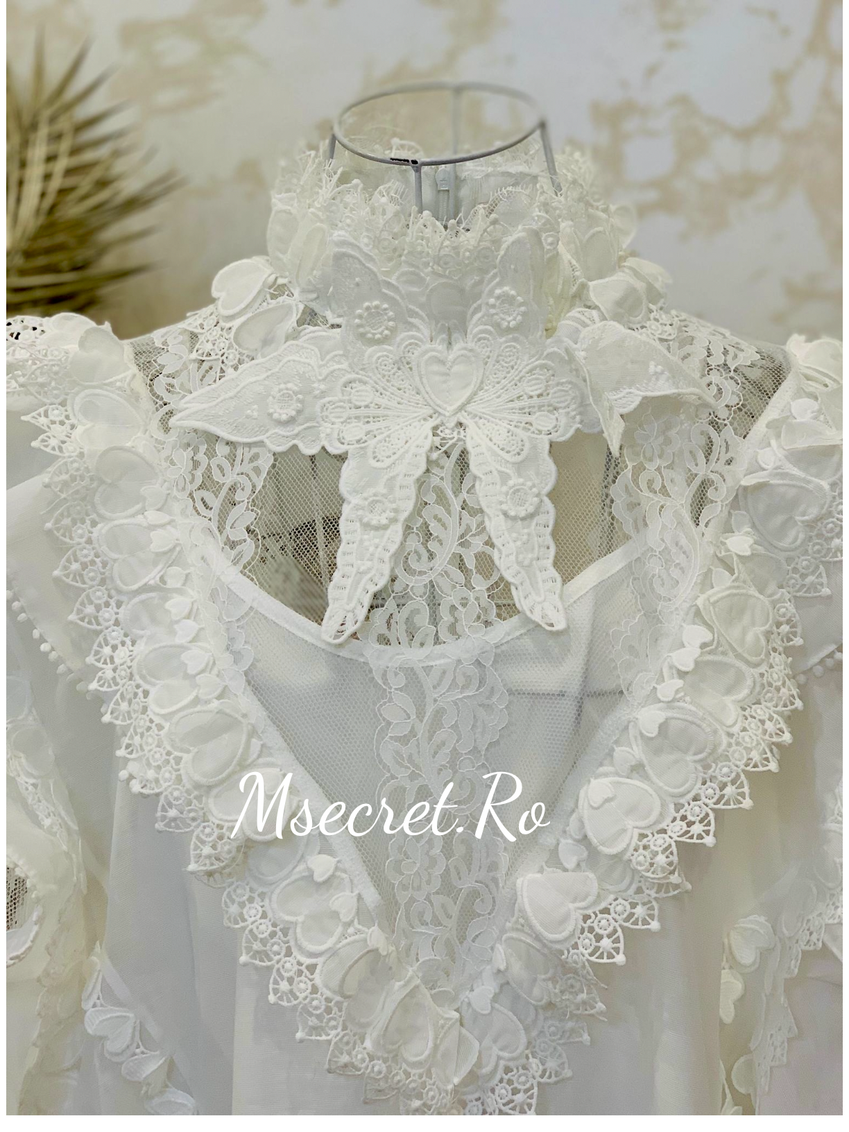Rochie alba din in si matase cu volane