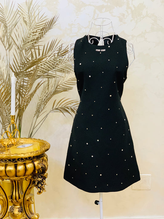 Rochie neagra cu aplicatii