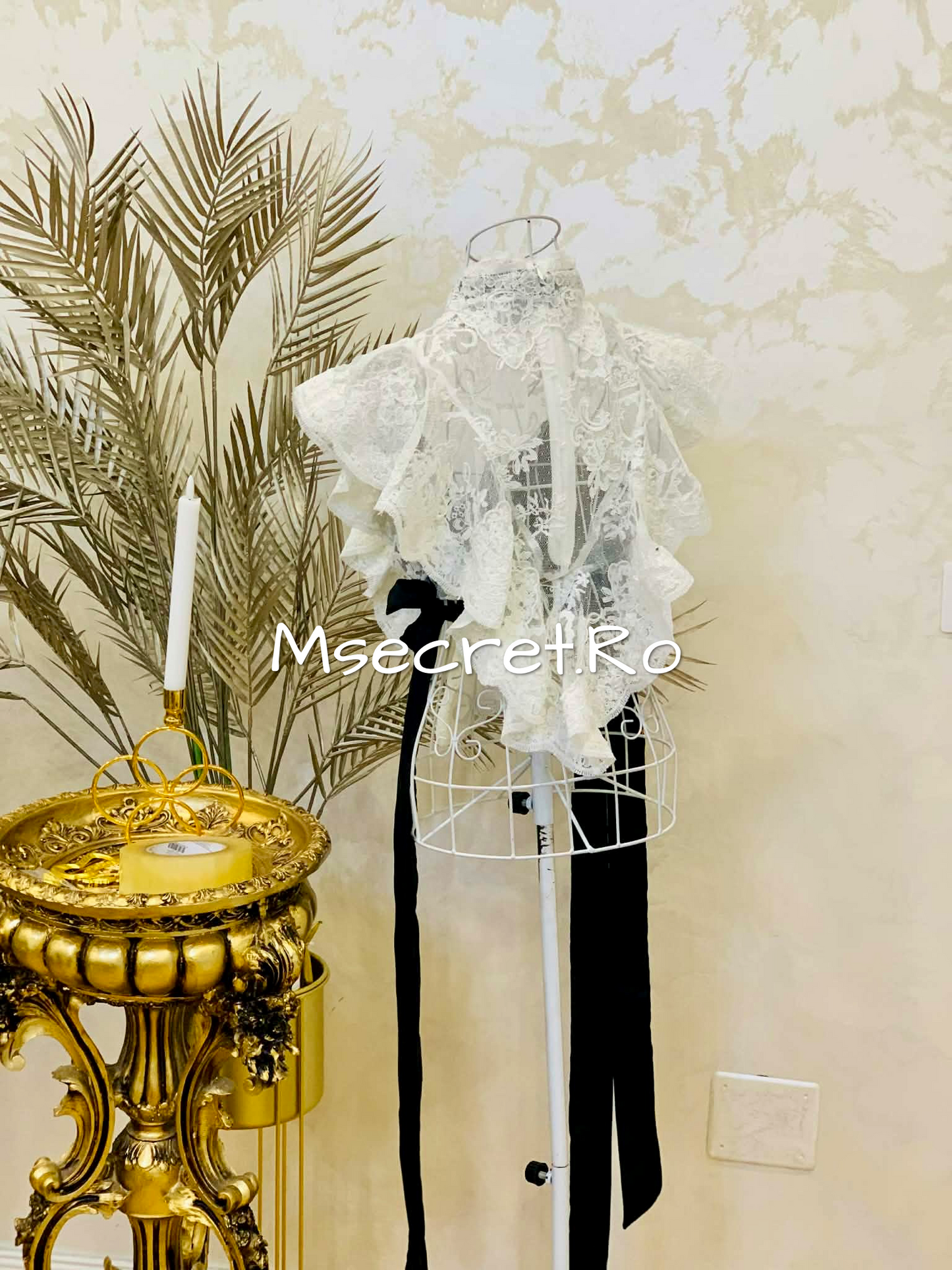 Compleu din dantela cu fusta si top