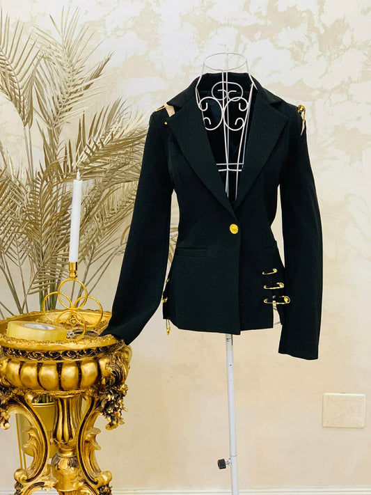 Sacou negru cu agrafe aurii