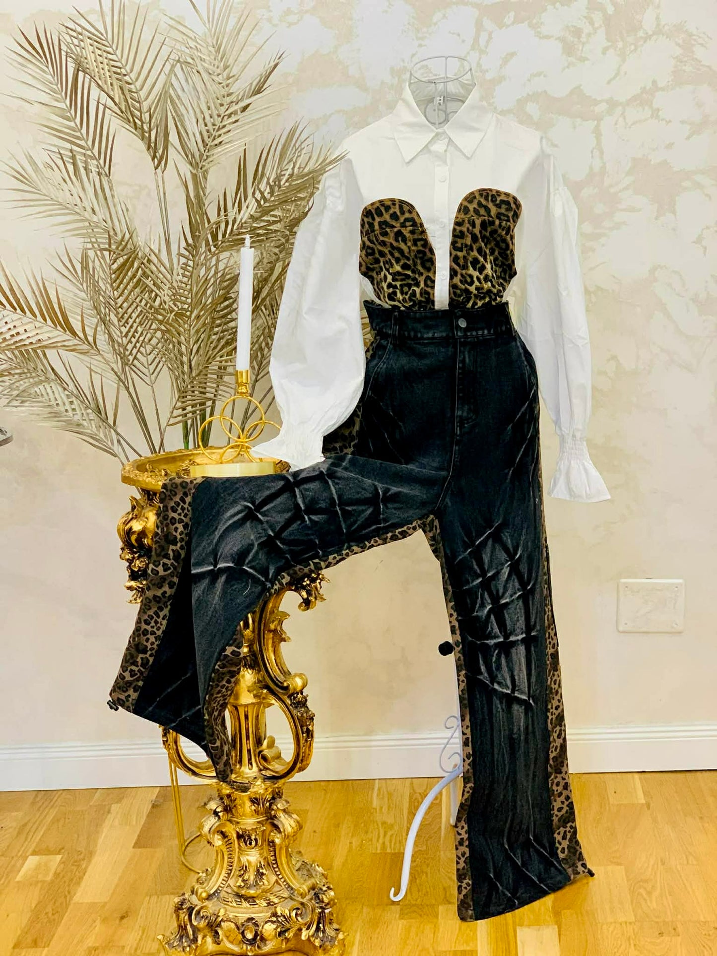 Blugi negri largi cu insertii animal print