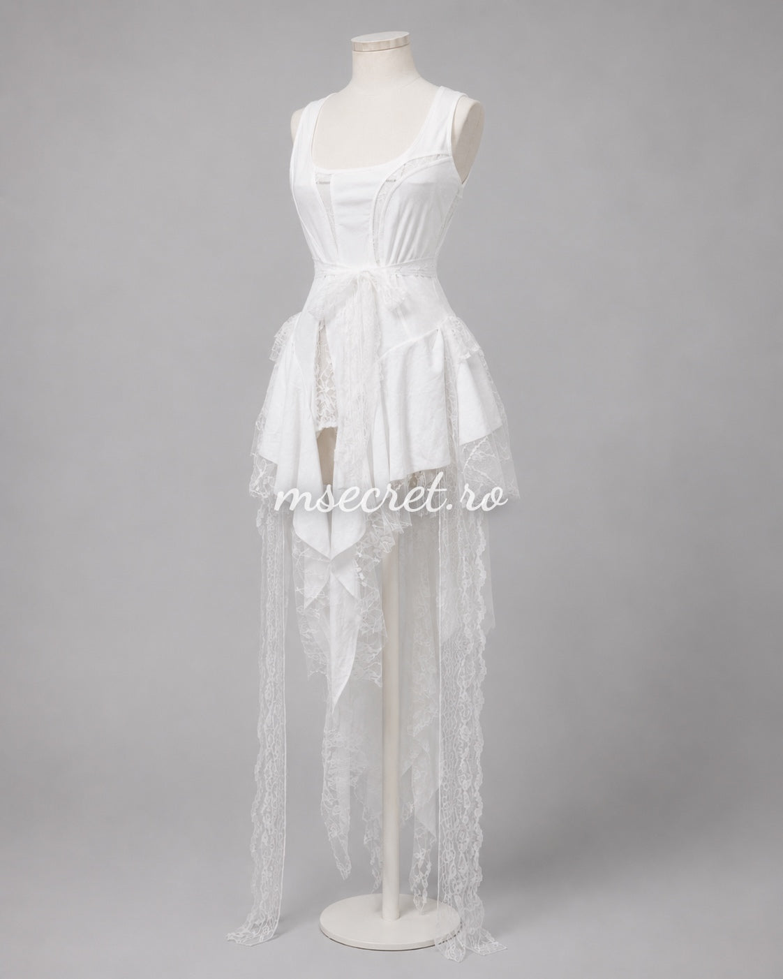 Tricou tip rochie alba asimetrica cu dantela si aplicatii tip panglici