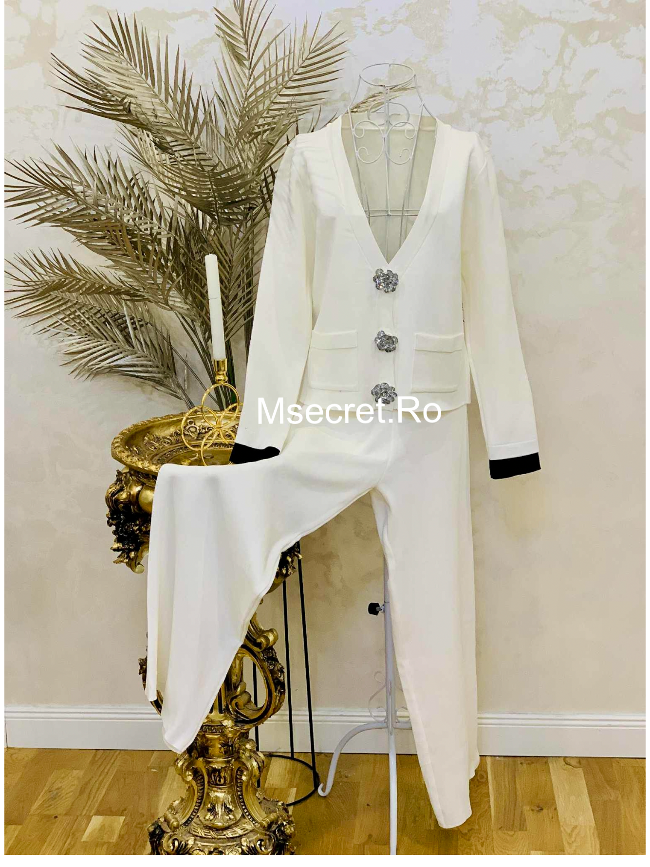 Compleu alb cu pulover si pantaloni lungi din tricot