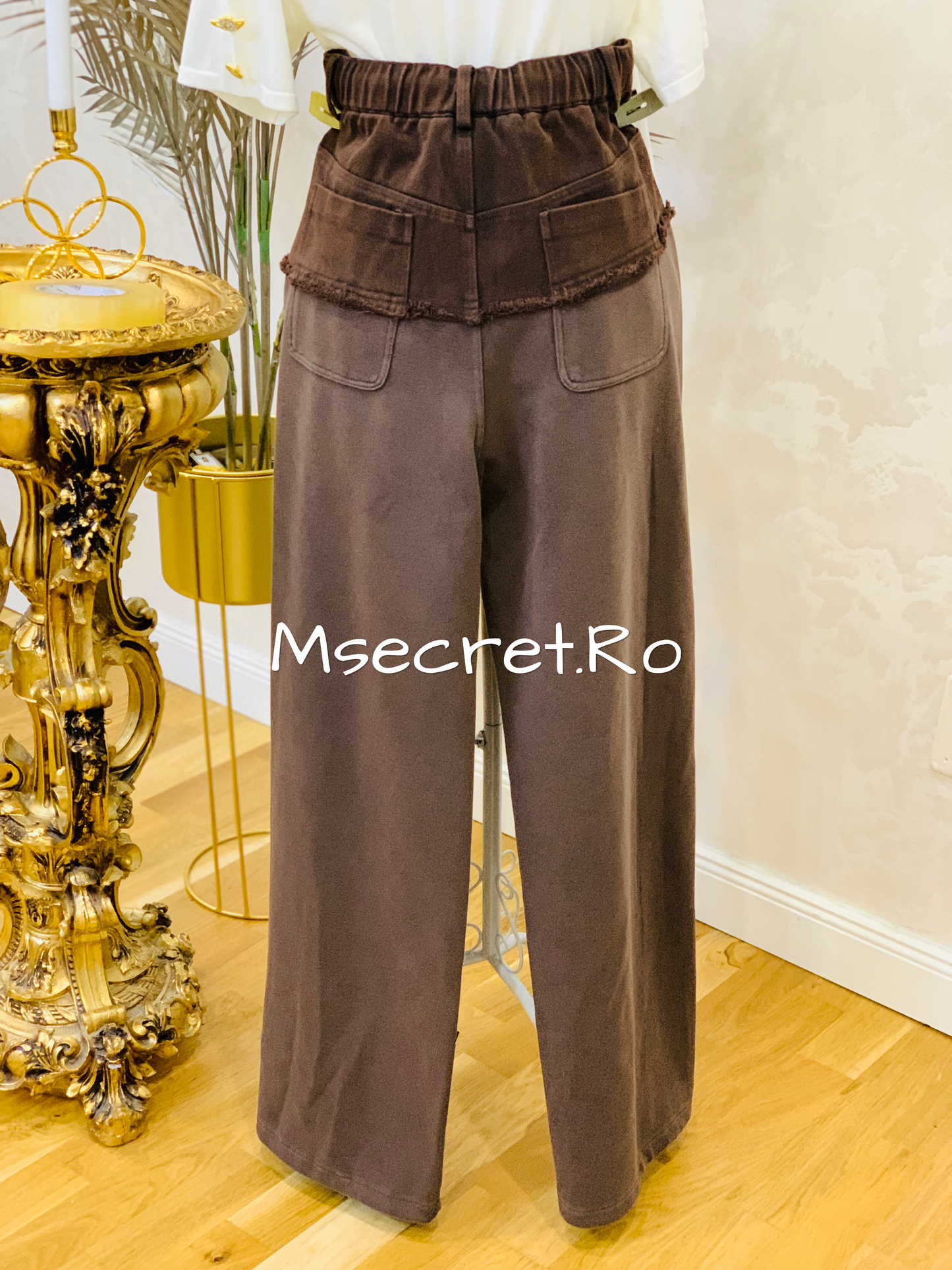 Pants with gold patterns and elastic waist