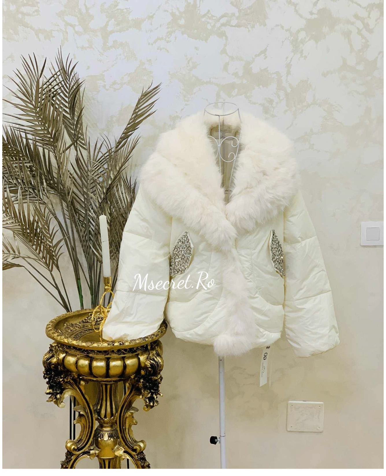 Cream jacket with fur and stones