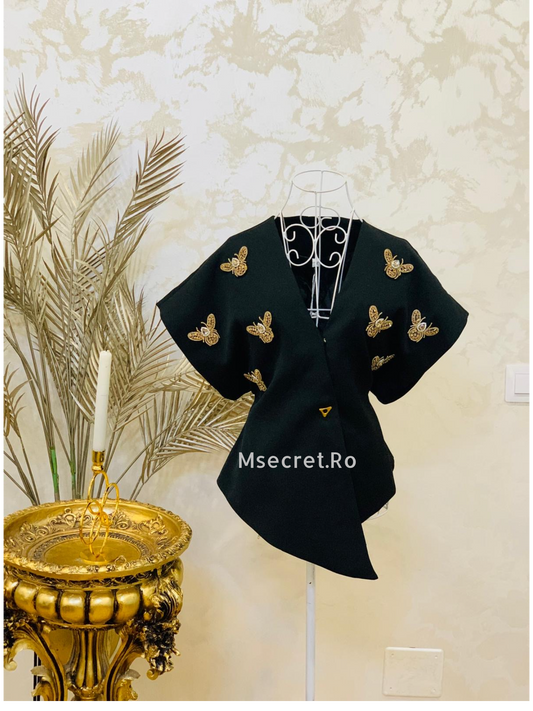 Vesta neagra cu fluturasi