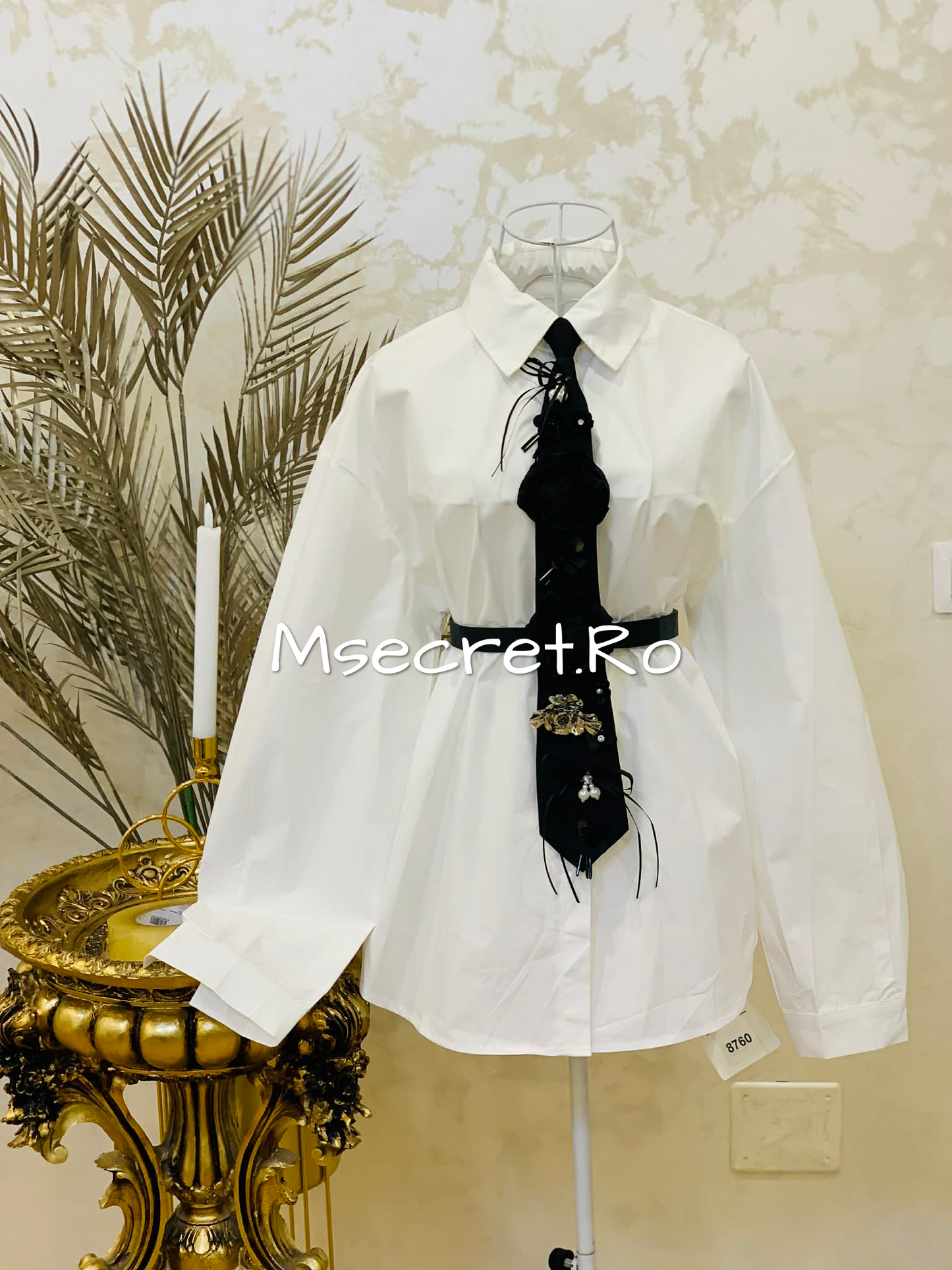White cotton shirt with tie
