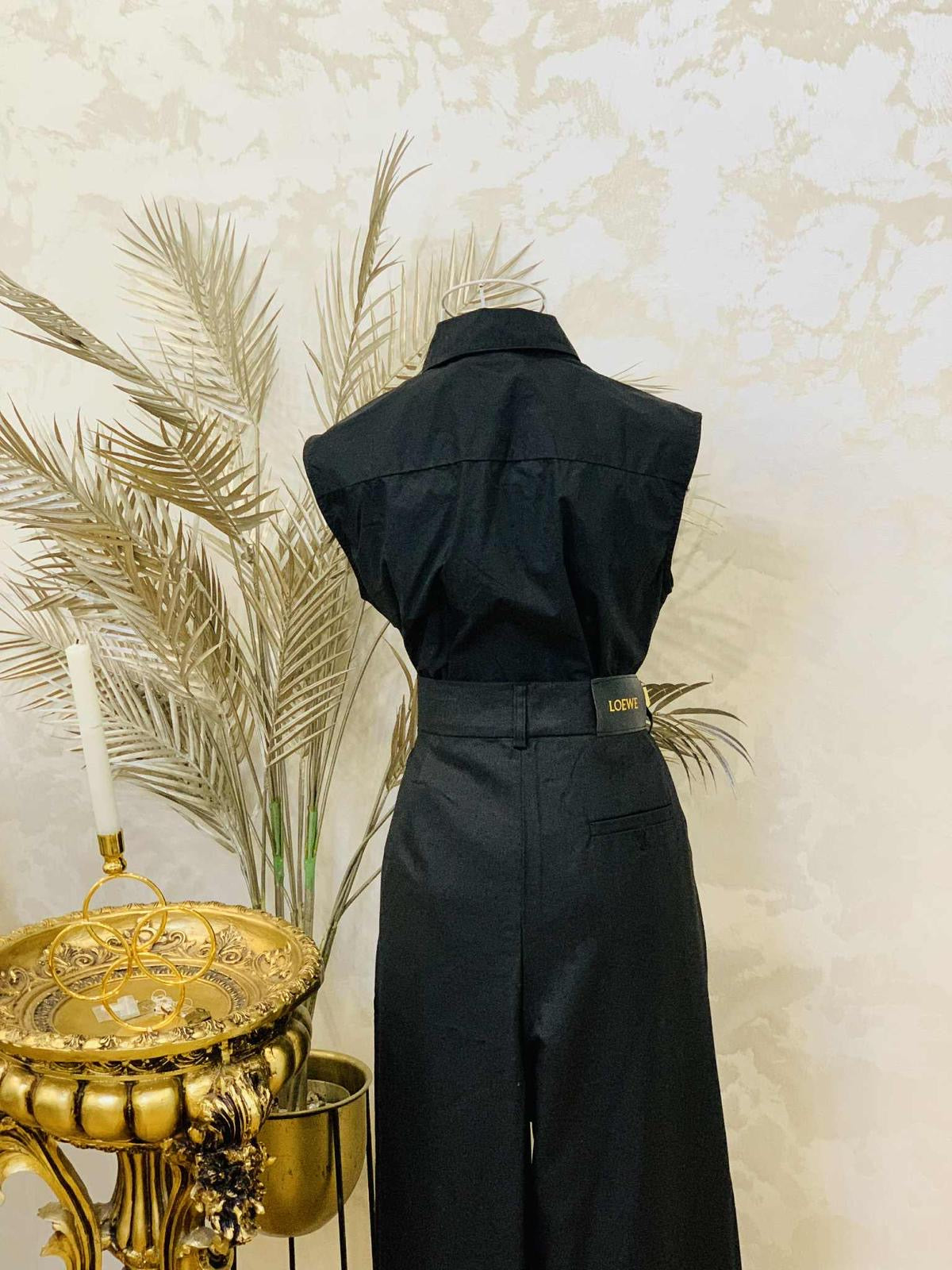 Pantaloni negri moderni