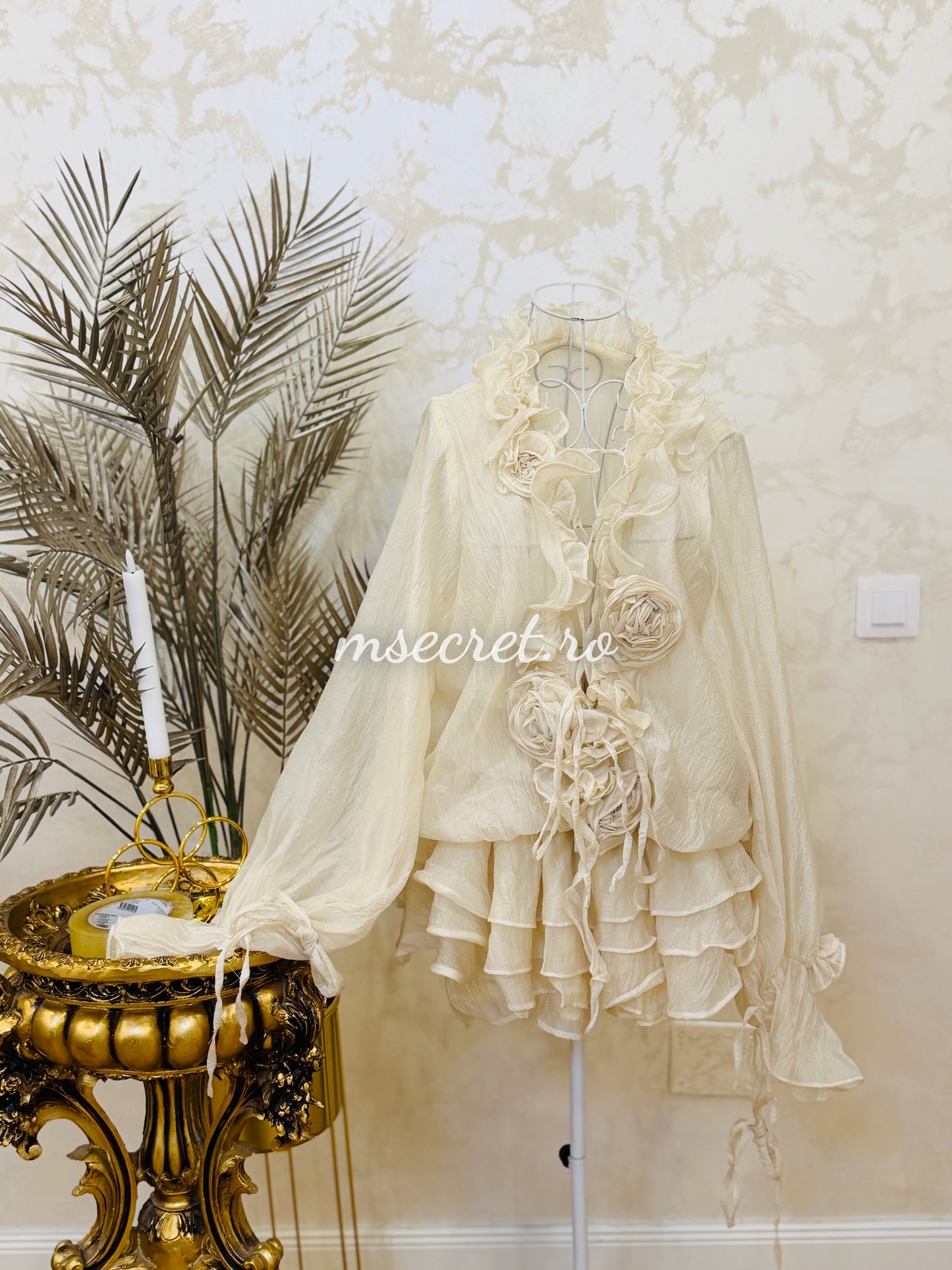 Rochie ivory cu volane și flori 3D