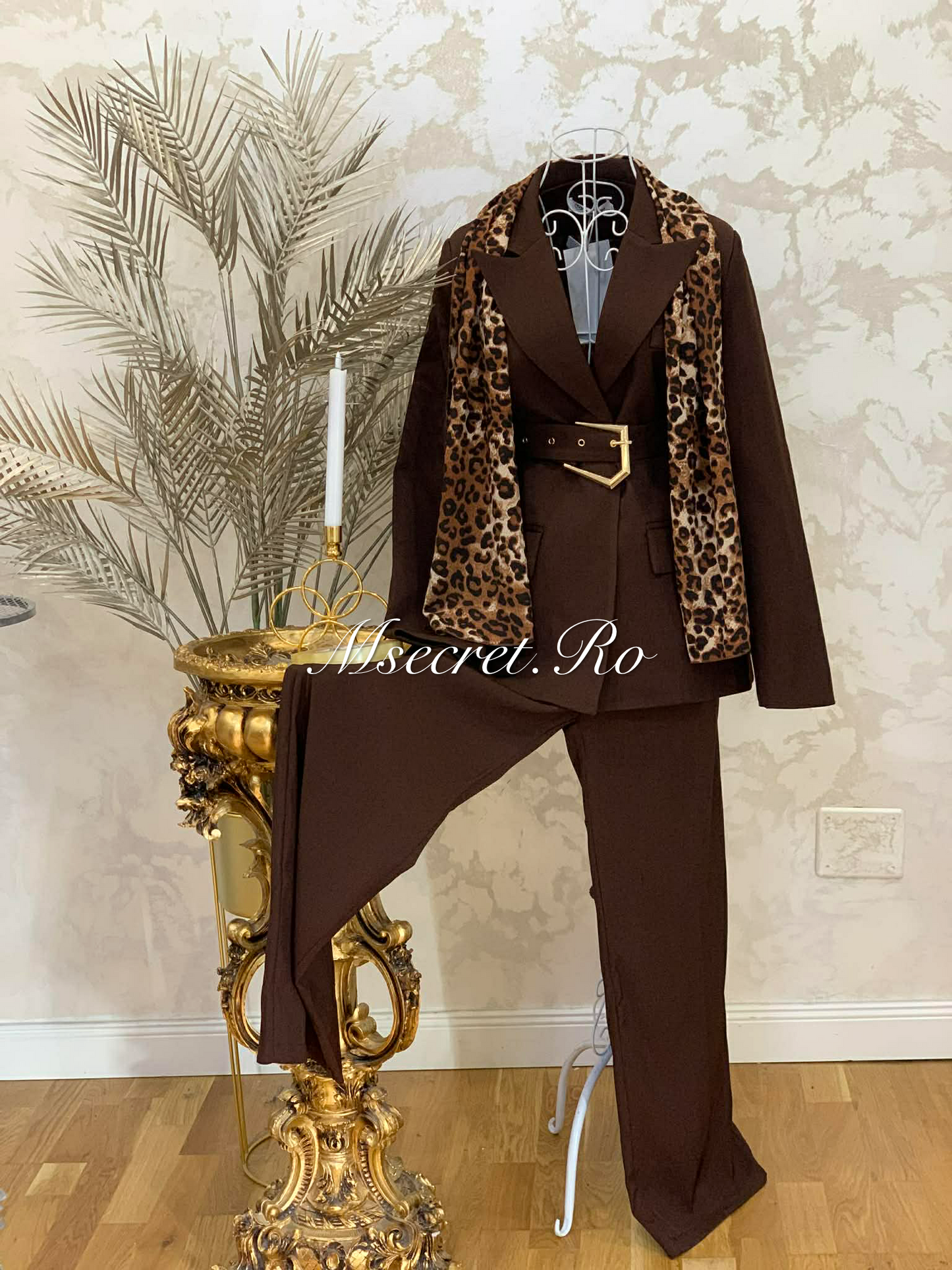 Costum maro cu sacou si pantaloni