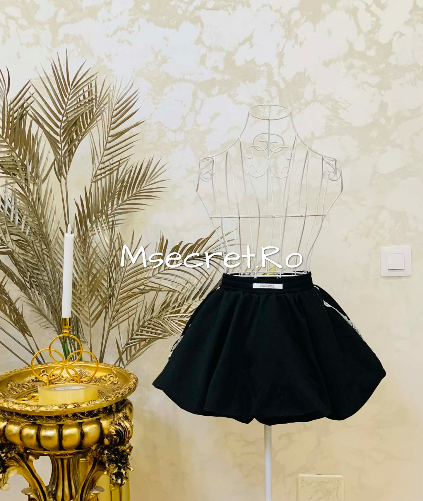 Compleu negru cu fusta pantalon si jacheta cu volane