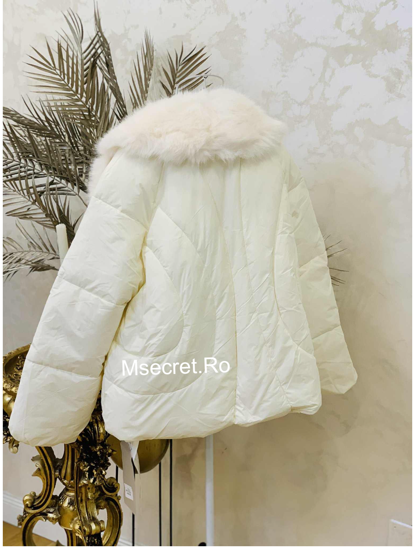 Cream jacket with fur and stones