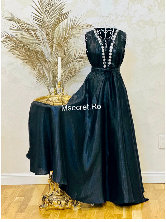 Rochie neagra cu pietre
