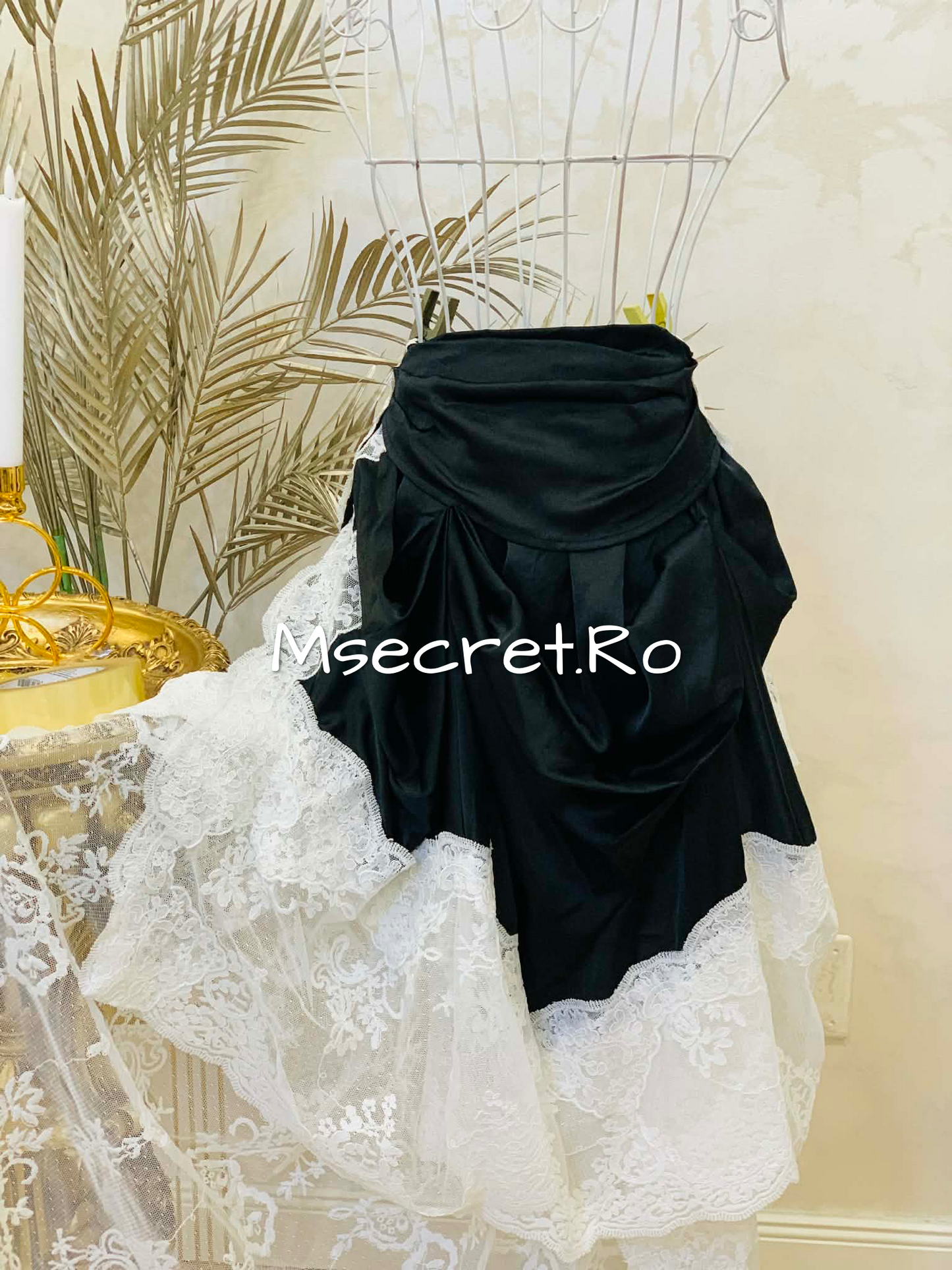 Compleu din dantela cu fusta si top