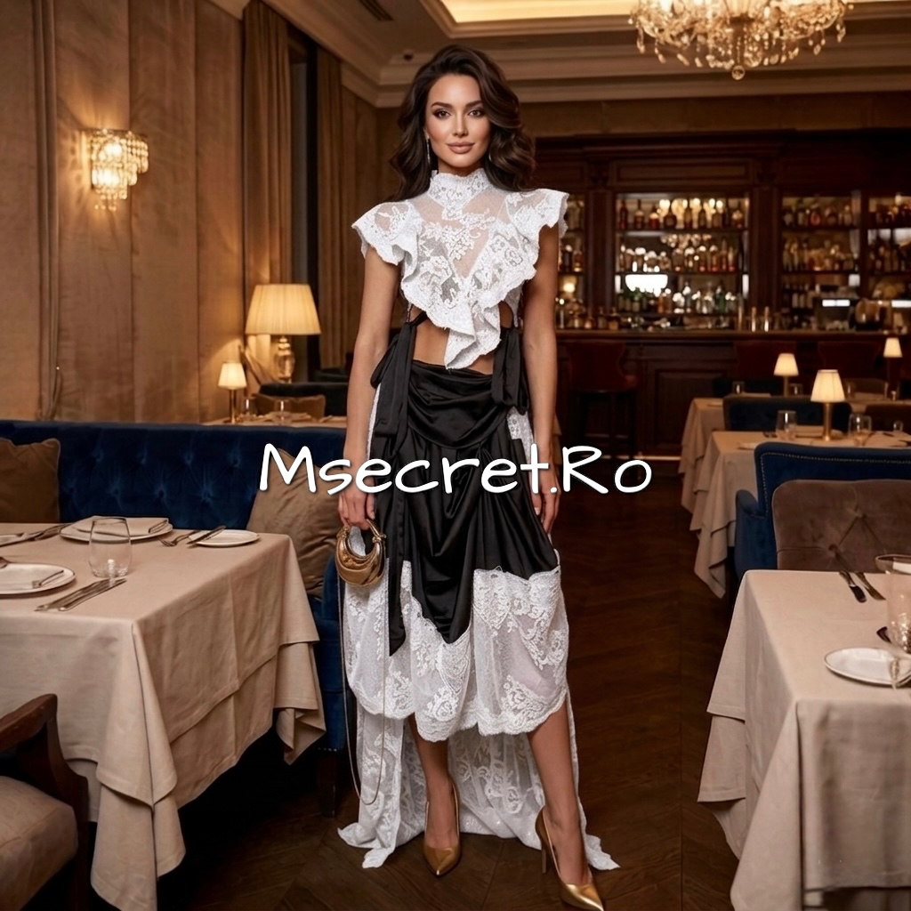 Compleu din dantela cu fusta si top