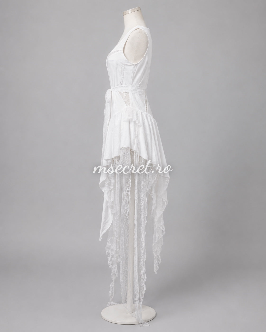 Tricou tip rochie alba asimetrica cu dantela si aplicatii tip panglici