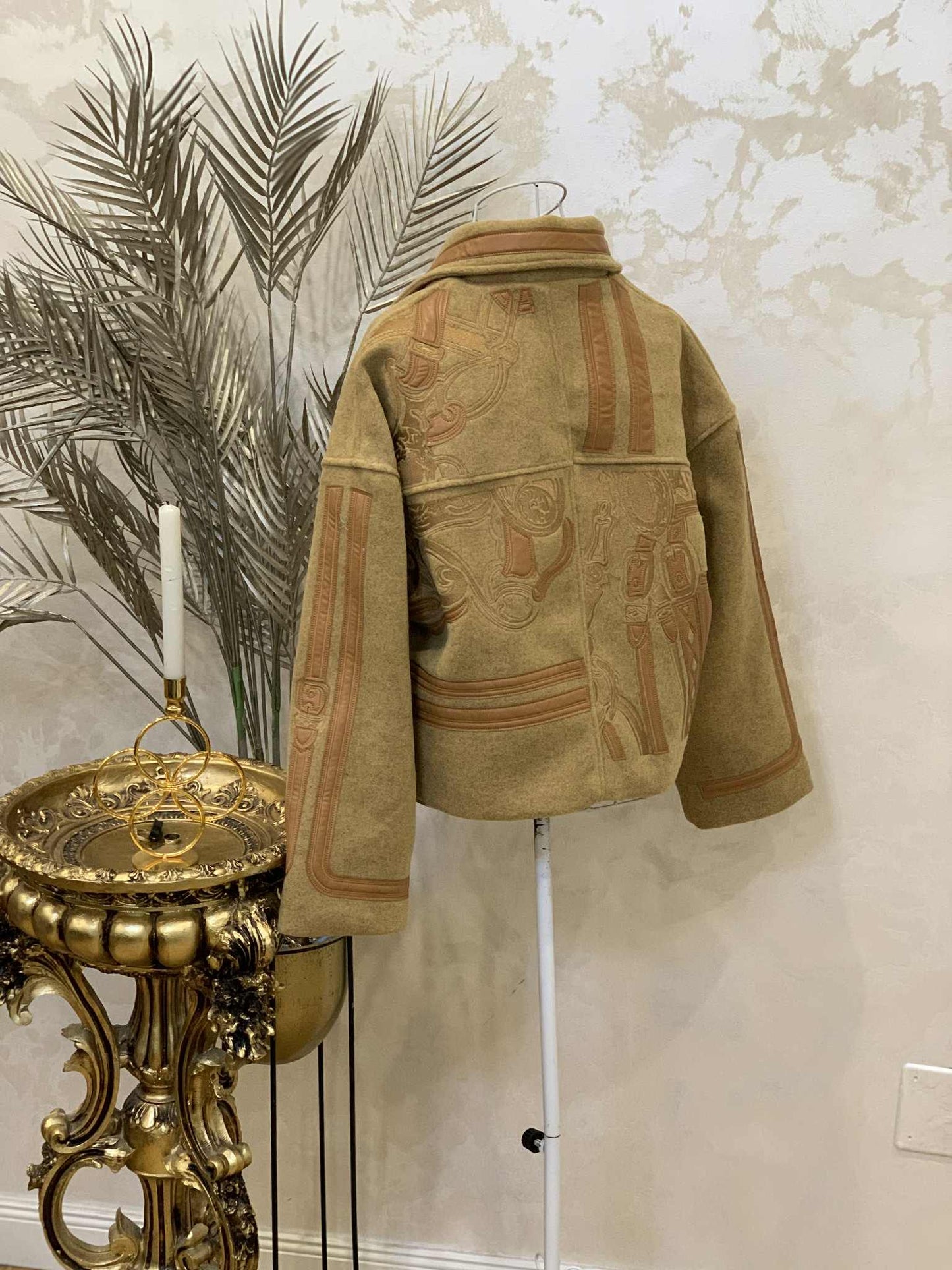 Haina din casmir cu aplicatii din piele