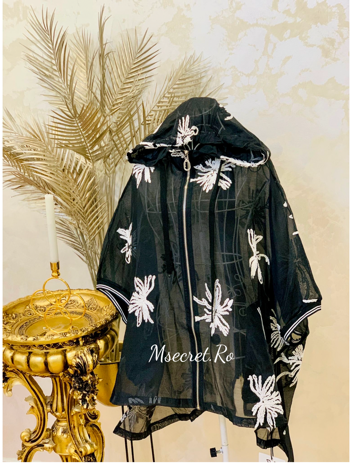 Jacheta neagra cu gluga