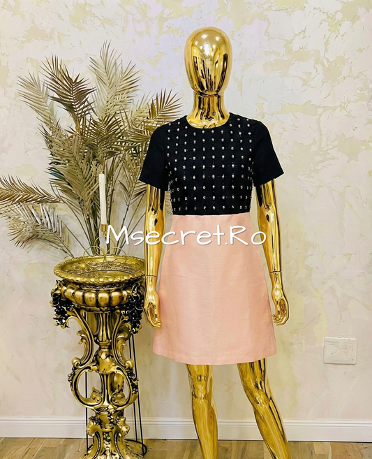 Rochie eleganta cu aplicatii