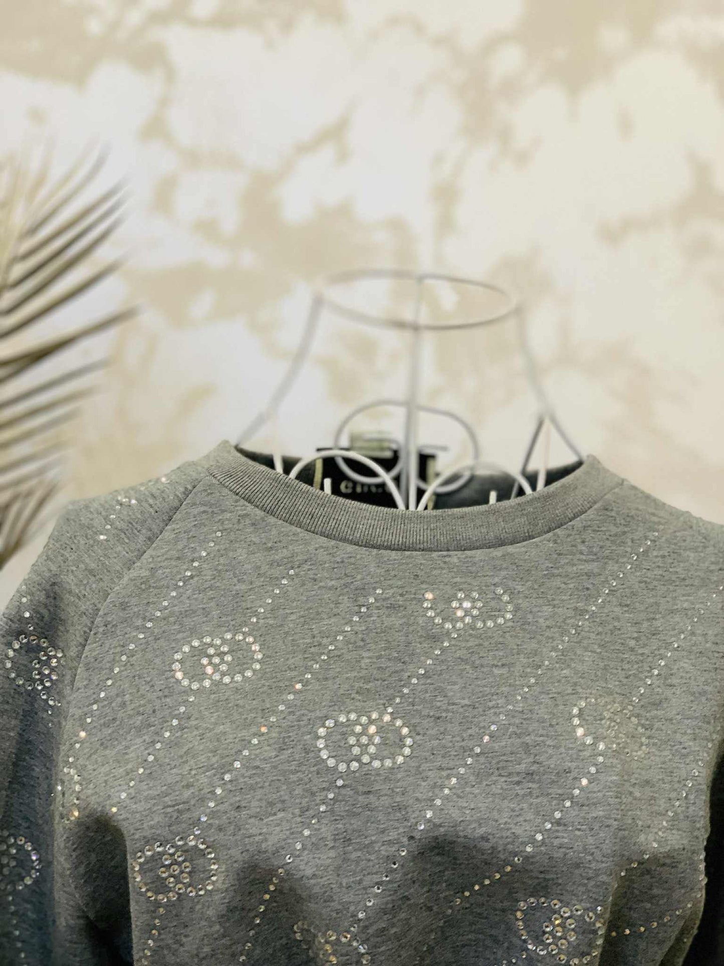 Compleu gri cu fusta si hanorac