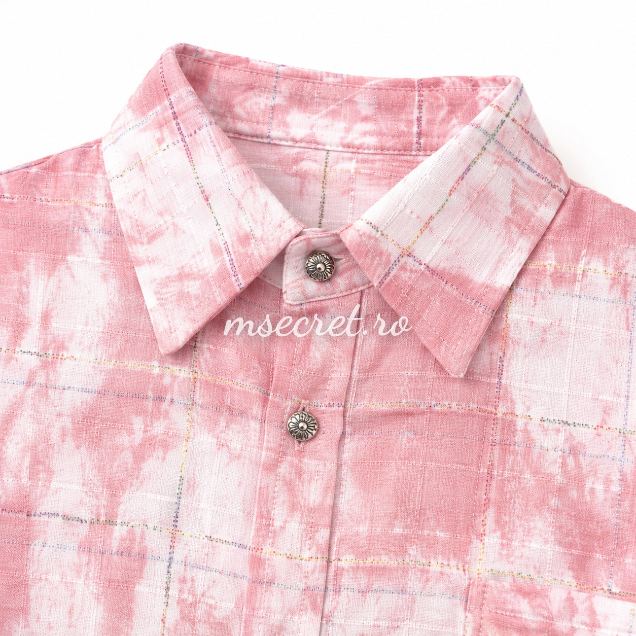 Oversized pink shirt with an artistic print