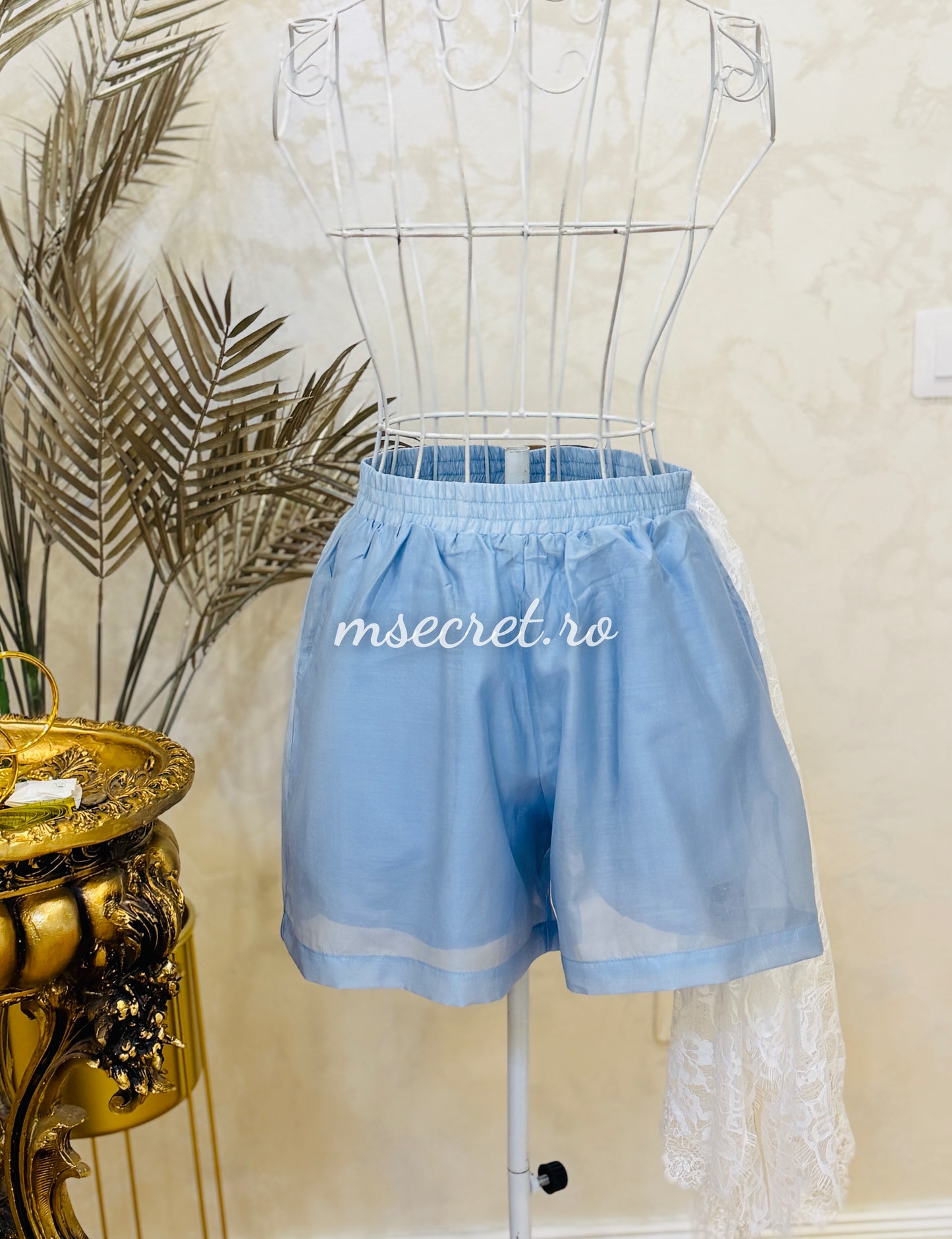Compleu bleu cu pantaloni scurti și jacheta