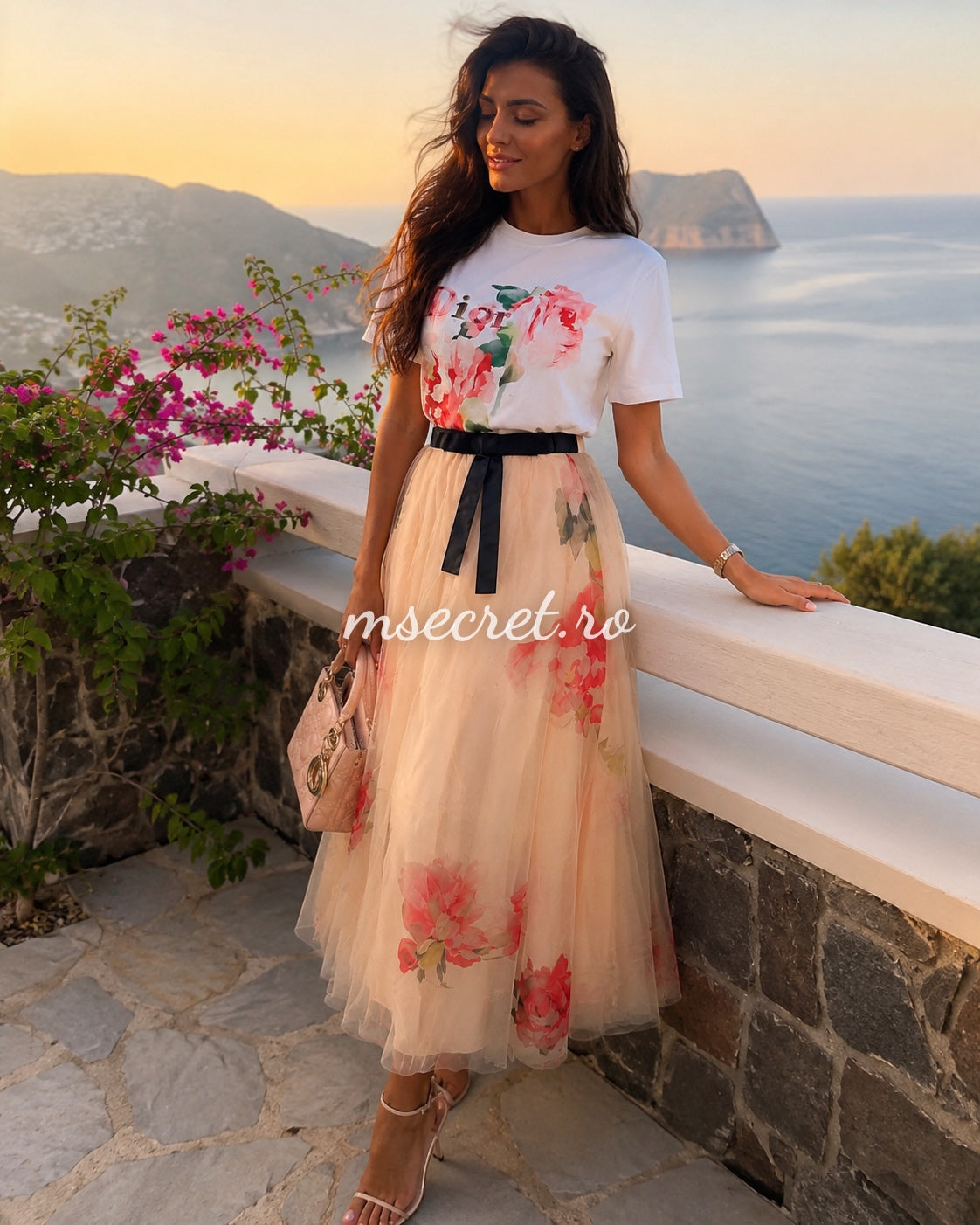 Compleu cu fusta din tul floral si tricou cu imprimeu