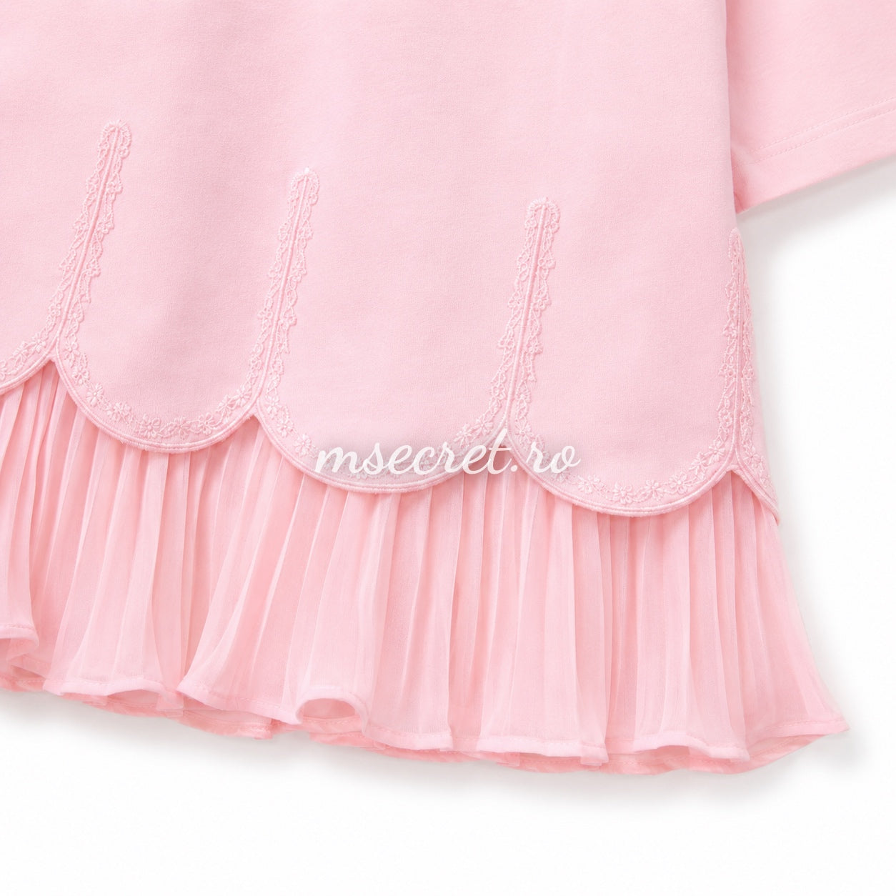 Tricou roz din bumbac cu volan plisat