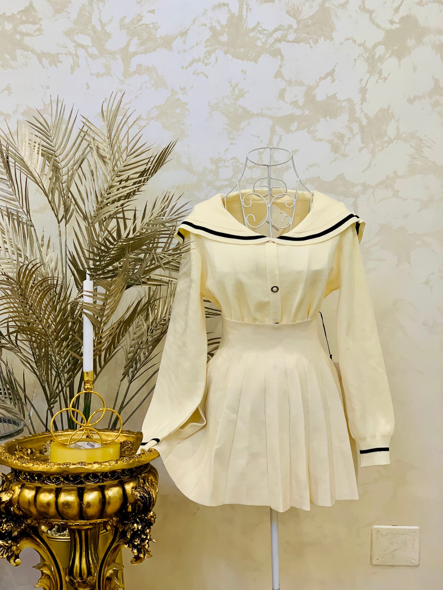Cream set consisting of a pleated skirt and a sweater